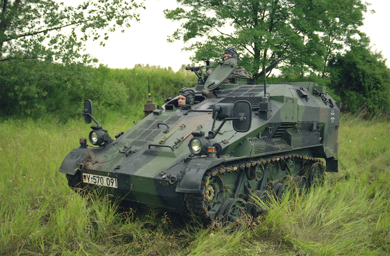 Wiesel-2 dài hơn một chút so với trước để phù hợp với động cơ mới mạnh hơn. Một cải tiến quan trọng là bổ sung hệ thống bảo vệ ê kíp vận hành trước tác nhân sinh hóa học NBC.