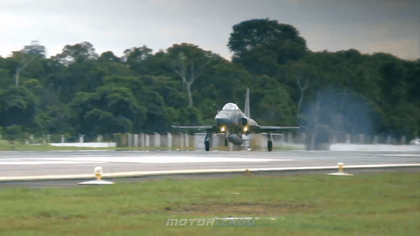 Do đó, trong khi tương lai phi đội F-5EM của Brazil vẫn có thể hoạt động hạn chế và là một phần không thể thiếu của lực lượng hàng không chiến thuật nước này.