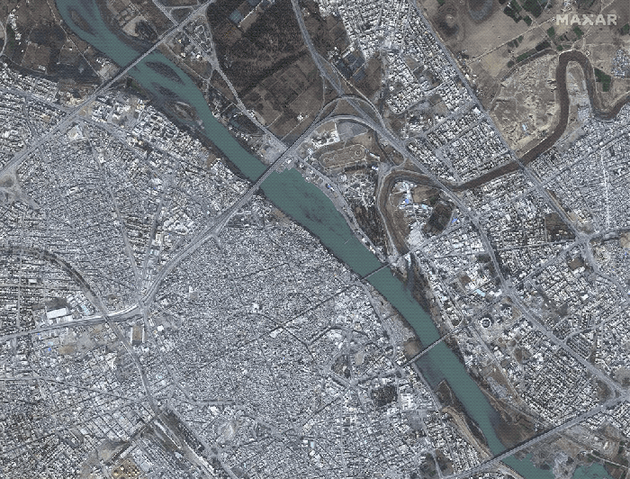 Một cuộc tổng tấn công nhằm giành lại Mosul từ tay phiến quân ISIS đã tàn phá thành phố cổ Mosul vào năm 2017. Ảnh: Thành phố Mosul của Iraq vào 13/11/2015 và ngày 8/7/2017 sau khi ISIS bị mất quyền kiểm soát thành phố.
