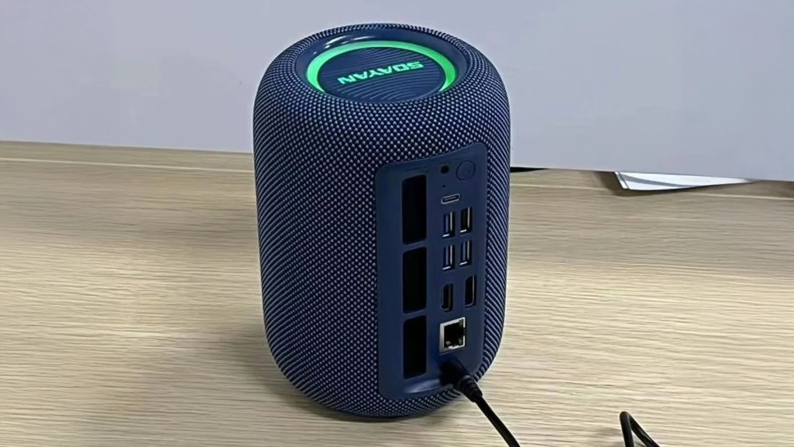 Chiếc mini PC cực chất, ngoại hình đánh lừa mọi ánh nhìn 