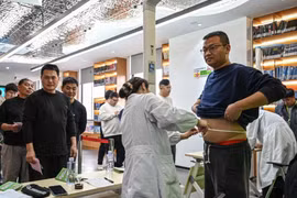 Trung Quốc: Hàng nghìn người xếp hàng đổi mỡ thừa lấy thịt bò