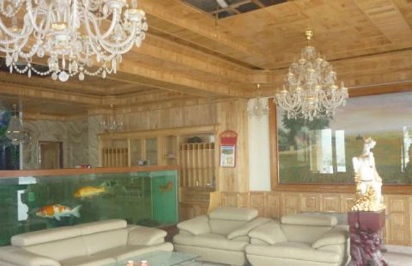 Đại gia “ngông” HN dốc 50 tỷ mua đá quý xây nhà