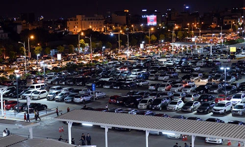 Biển người đổ dồn về Trung tâm thương mại Aeon Mall Long Biên 