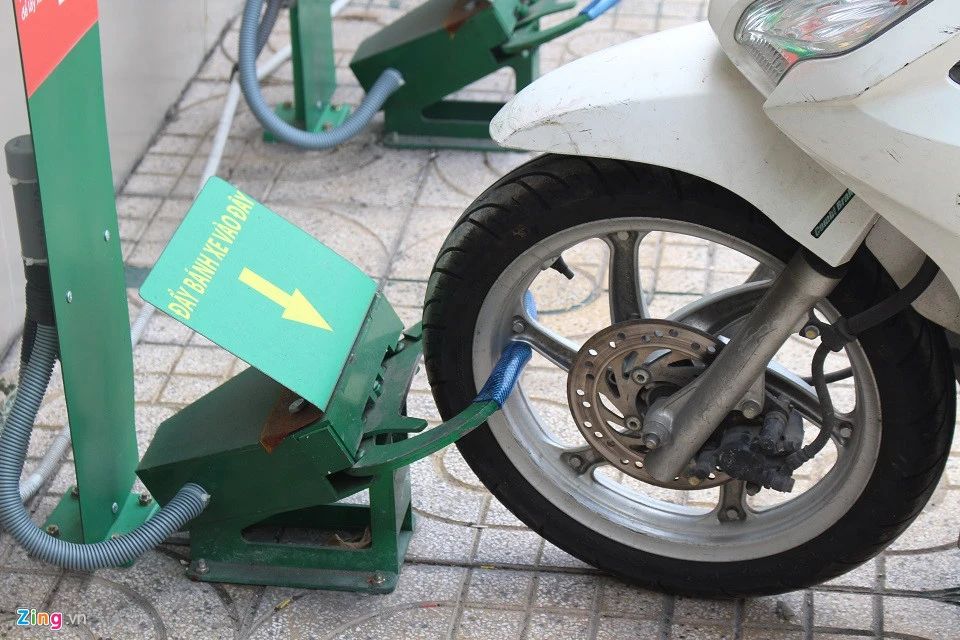 Trải nghiệm hệ thống giữ xe tự động tại Sài Gòn