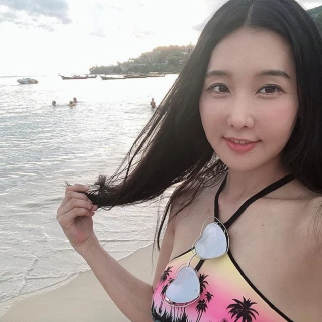 Ngoài 50, lên chức bà ngoại, 3 người phụ nữ này vẫn mơn mởn