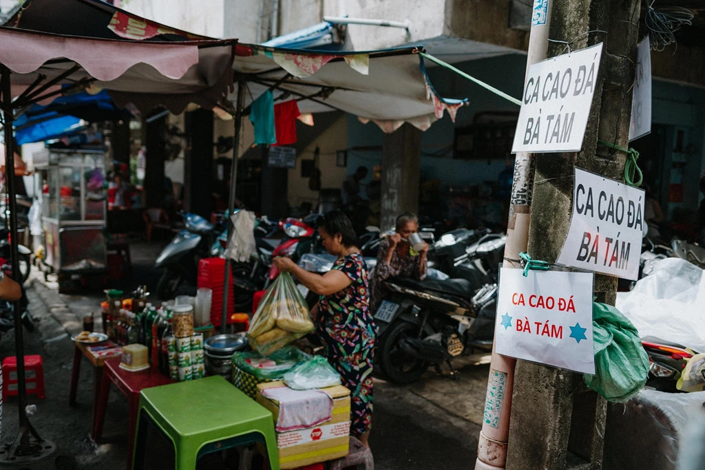 Quán cacao bánh mì 20 năm thân thương của dì Tám Sài Gòn