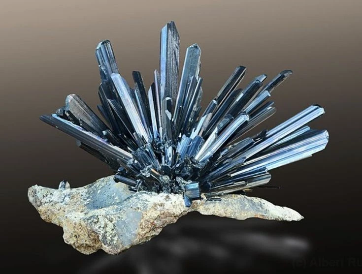 Khoáng vật tua tủa nghìn kim hé lộ bí mật làm đẹp Ai Cập