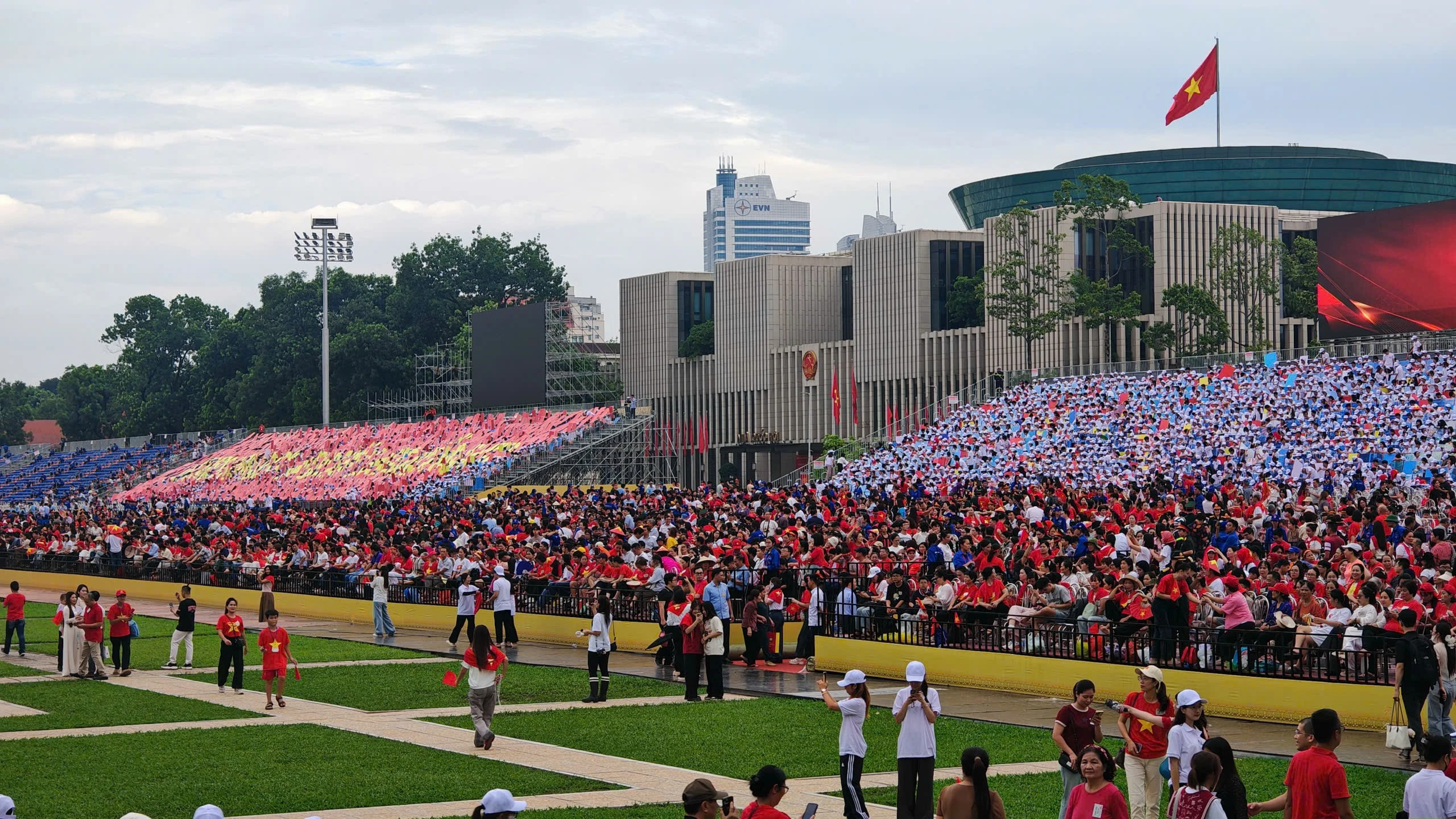 Không khí rạo rực ở Quảng trường Ba Đình sát giờ sơ duyệt diễu binh A80