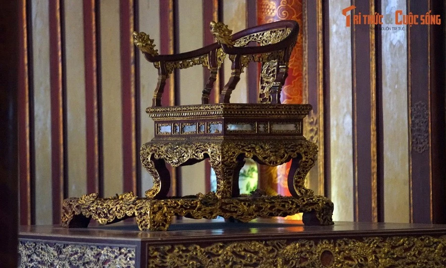 Cận cảnh Ngai vua triều Nguyễn trước lúc bị phá 