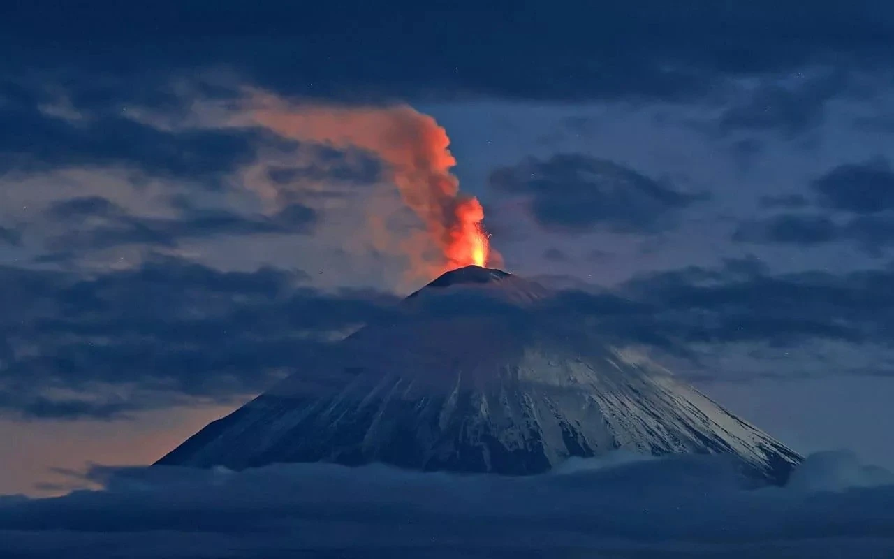 7 núi lửa đồng loạt trỗi dậy sau động đất khiến Nga rung chuyển