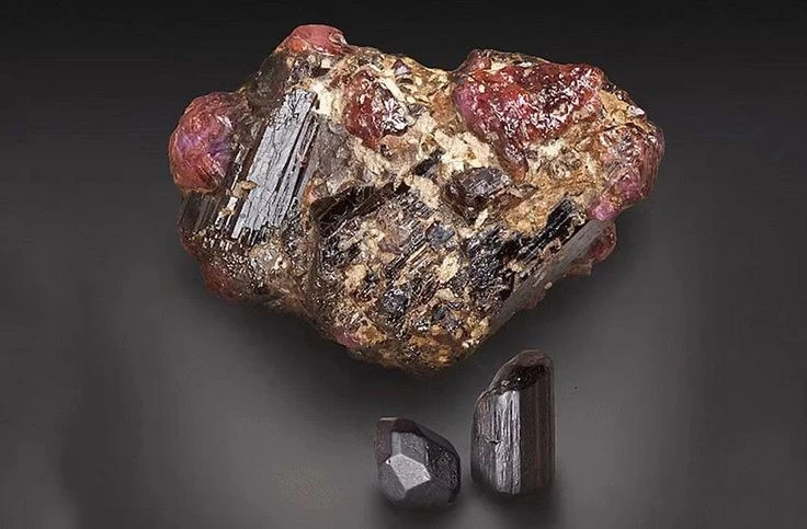 Tận mục khoáng vật từng hiếm nhất thế giới, hàng chục nghìn USD mỗi carat