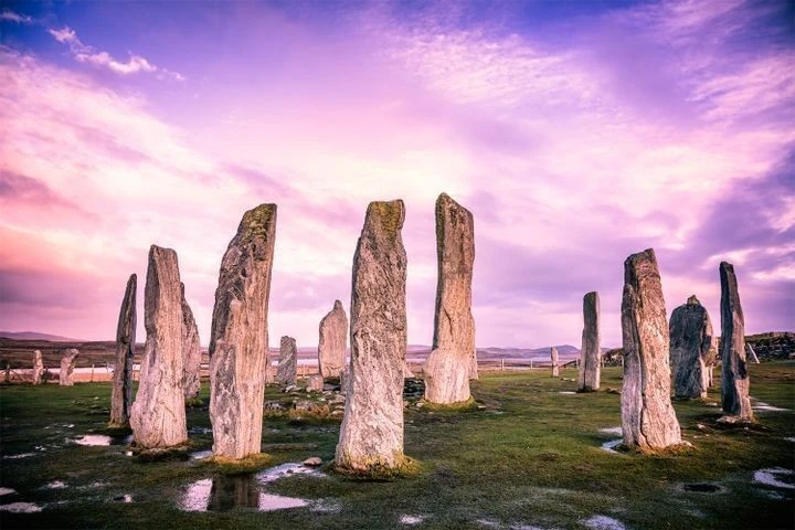 Cận cảnh vòng tròn đá 5.000 tuổi, bí ẩn hơn cả Stonehenge