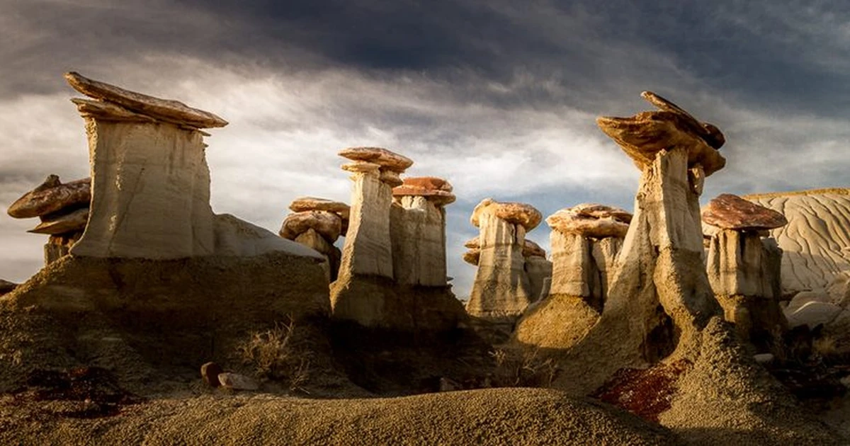 Đá mọc như cây nấm ở vùng đất kỳ bí, thế giới sửng sốt