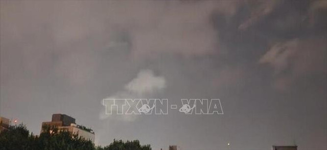 Nhiều tiếng nổ được nghe thấy gần thủ đô Tehran sáng 13/6. Ảnh: IRNA/TTXVN Nhiều tiếng nổ được nghe thấy gần thủ đô Tehran sáng 13/6. Ảnh: IRNA/TTXVN