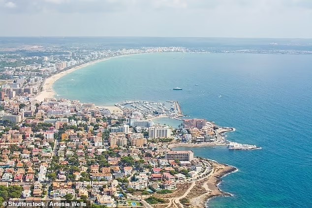 Trước đó, một phụ nữ Anh đã bị ngã tại một danh lam thắng cảnh ở Majorca và tử vong. Ảnh: Shutterstock. taybannha2.png