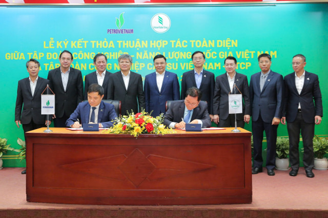 Sự hợp tác giữa Petrovietnam và VRG đánh dấu bước tiến chiến lược trong mối quan hệ hợp tác giữa hai doanh nghiệp nòng cốt quốc gia trong lĩnh vực năng lượng và cao su. anh-3-pvn-vrg.jpg