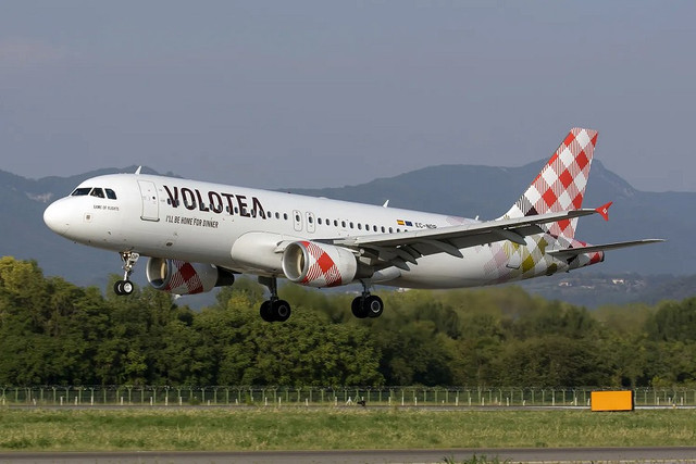 Một chiếc máy bay của hãng Volotea Airlines. Ảnh: Getty. maybay2.png
