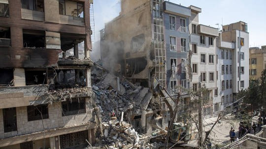 Tòa nhà bị phá hủy trong đợt tấn công của Israel tại Tehran, Iran, ngày 13/6. Ảnh: Getty. israel.png