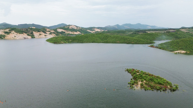 Trên cơ sở đề nghị của Bộ Nông nghiệp và Môi trường, Thủ tướng Chính phủ có quyết định phê duyệt, tăng dự án từ 3.115 tỷ đồng lên hơn 4.128 tỷ đồng (tăng hơn 1.013 tỷ đồng), được gia hạn hoàn thành đến năm 2026. Trên cơ sở đề nghị của Bộ Nông nghiệp và Môi trường, Thủ tướng Chính phủ có quyết định phê duyệt, tăng dự án từ 3.115 tỷ đồng lên hơn 4.128 tỷ đồng (tăng hơn 1.013 tỷ đồng), được gia hạn hoàn thành đến năm 2026.