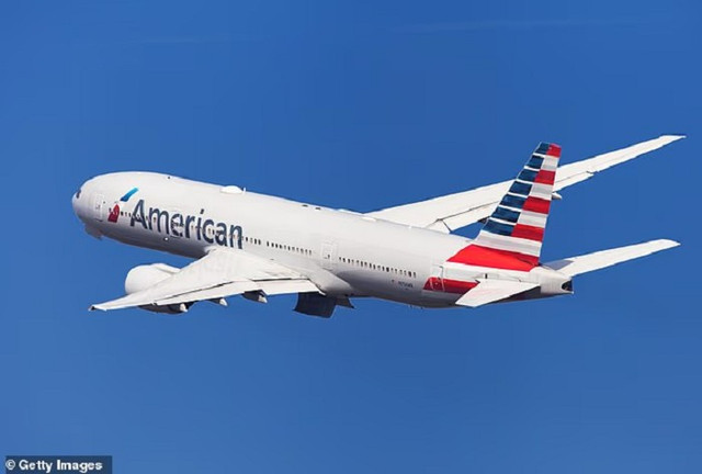 Chiếc máy bay của hãng hàng không American Airlines đã phải hạ cánh khẩn cấp. Ảnh: Getty. may1.png
