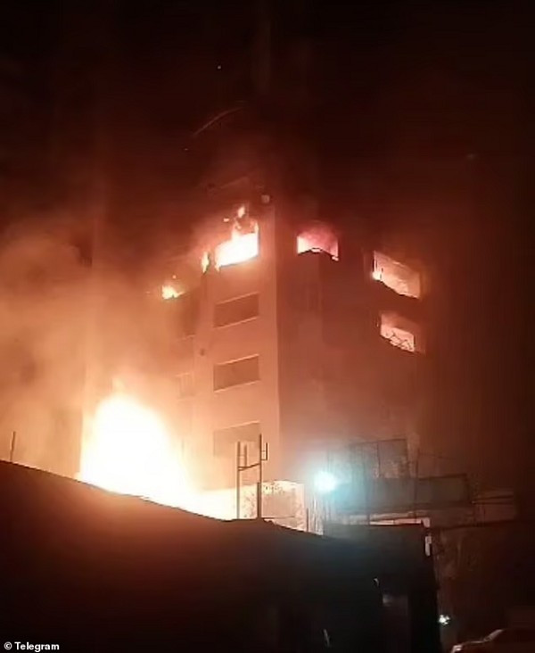 Một tòa nhà ở Iran bốc cháy sau vụ tấn công của Israel. Ảnh: Telegram. israel.png