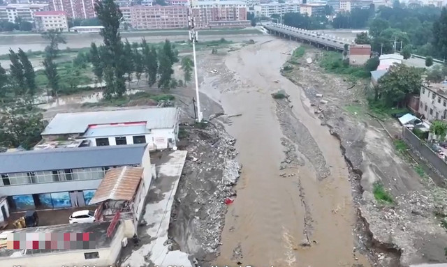 Mưa lớn kéo dài đã gây ra một trận lở đất nghiêm trọng ở Hà Bắc, Trung Quốc. Ảnh: CD. trungquoc.png