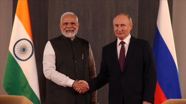 Tổng thống Nga Putin (phải) và Thủ tướng Ấn Độ Narendra Modi. Ảnh: AA. ngaando.png