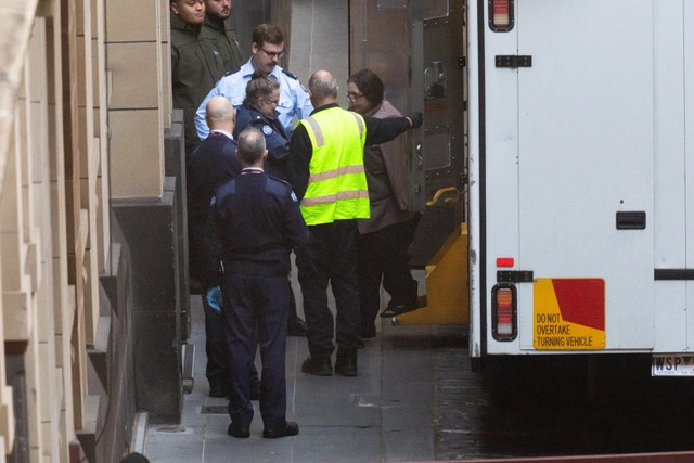 Erin Patterson bị đưa đến Tòa án Tối cao Victoria ở Melbourne, Australia, ngày 8/9. Ảnh: Getty. australia.png