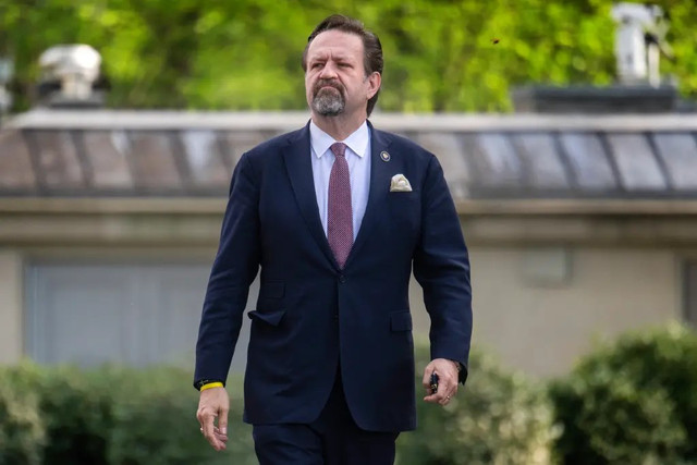 Giám đốc cấp cao về chống khủng bố Sebastian Gorka. Ảnh: GI. trumpputin2.png