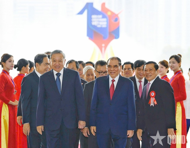 Tổng Bí thư Tô Lâm, nguyên Tổng Bí thư Nông Đức Mạnh cùng các đồng chí lãnh đạo Đảng, Nhà nước đến dự lễ kỷ niệm. vn1.jpg