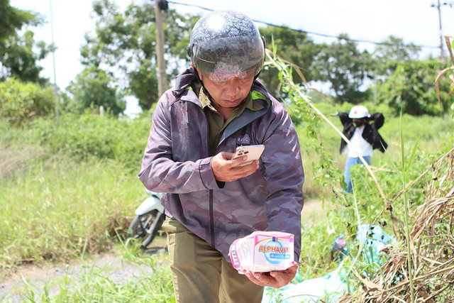 Lực lượng công an địa phương kiểm tra. Ảnh: Phước Sáng. tp3.png