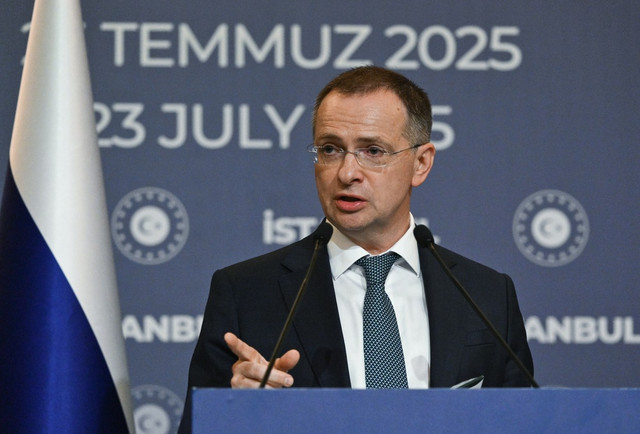 Ông Vladimir Medinsky phát biểu với báo chí sau cuộc đàm phán Nga-Ukraine tại Istanbul, Thổ Nhĩ Kỳ, vào ngày 23/7/2025. Ảnh: Sputnik. nga1.jpg