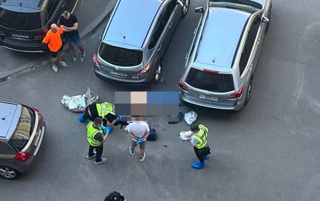Hiện trường vụ nổ súng khiến Đại tá Ivan Voronich thiệt mạng. Ảnh: Telegraph. ukraine.png