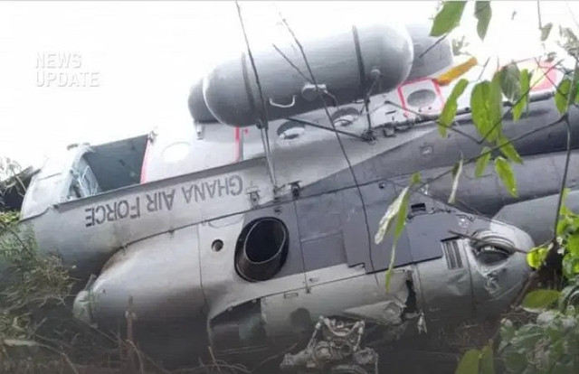 Chiếc trực thăng gặp nạn tại khu vực Ashanti, phía nam Ghana. Ảnh: Vanguard. ga.png