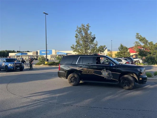 Cảnh sát nhanh chóng có mặt tại hiện trường sau vụ đâm dao. Ảnh: Detroit Free Press. sieu2.png