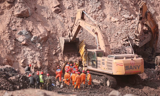 Lực lượng cứu hộ làm việc tại hiện trường một vụ sập mỏ than trước đây ở Trung Quốc. Ảnh: Xinhua. untitled-1196.png