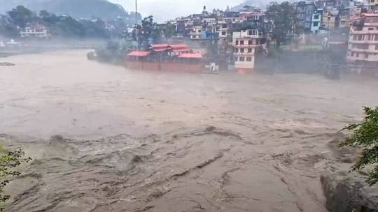 Lũ lụt tại bang Himachal Pradesh, Ấn Độ. Ảnh: X. ando.jpg