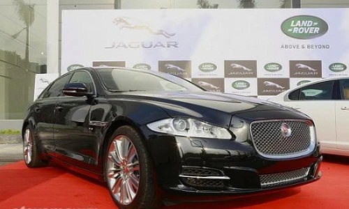 Chiêm ngưỡng hình ảnh siêu xe JaguarXJL V8 mới về Hà Nội