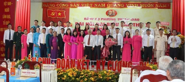Ra mắt Ban Chấp hành Đảng bộ phường Thuận Giao, TP HCM oanh-11.jpg