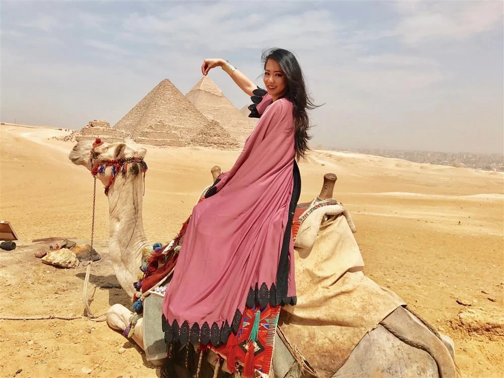 Nữ tiếp viên hàng không Việt gây ấn tượng chinh phục 82 quốc gia