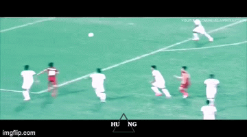 Cảm quan không gian tốt, nhạy bén thời cơ, sẵn sàng tung ra những cú ra chân "chí mạng", Công Vinh khẳng định tên tuổi và trở thành một trong những tượng đài bóng đá của Việt Nam.