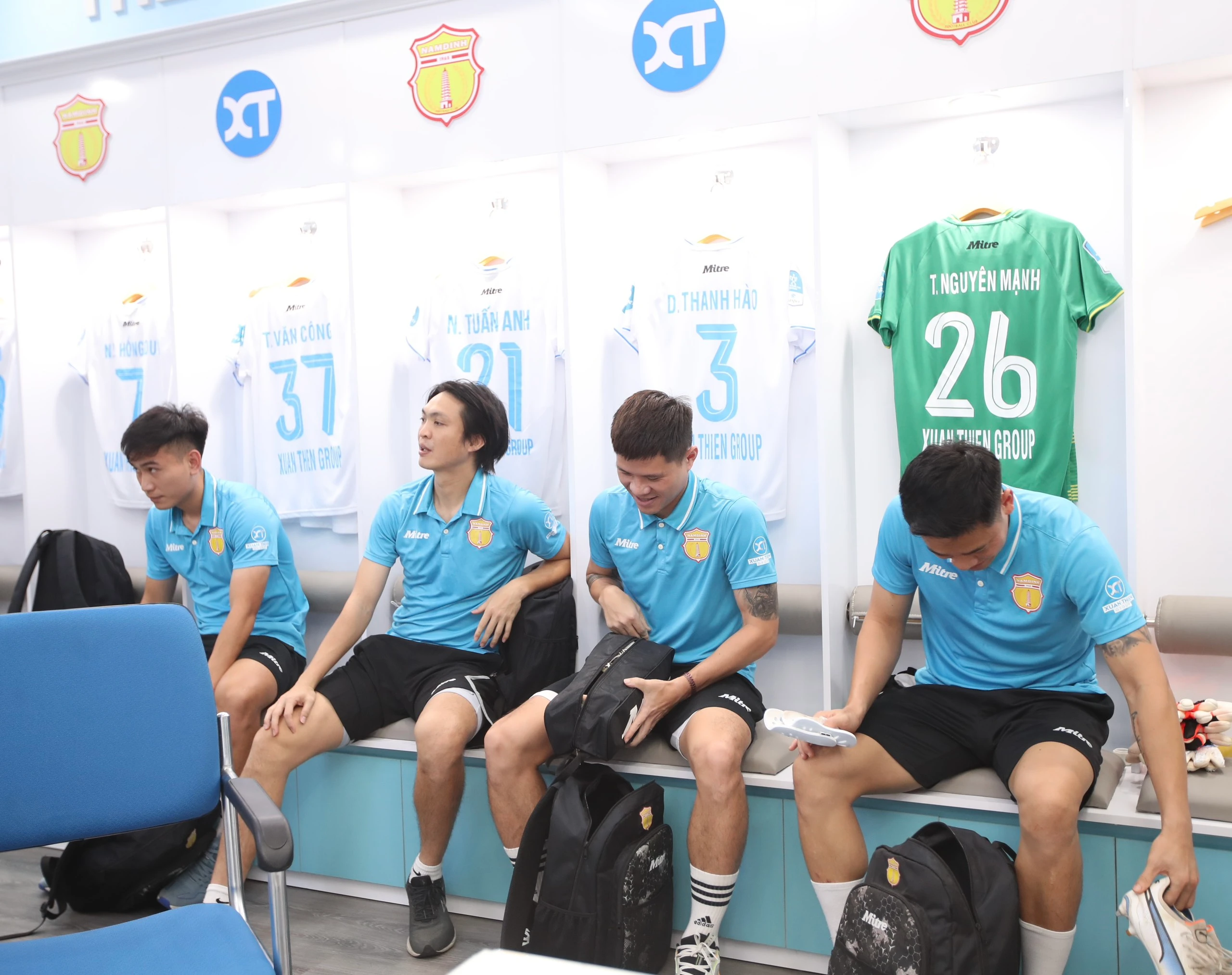 Dạo phòng thay đồ chuẩn Ngoại hạng Anh của CLB Thép xanh Nam Định