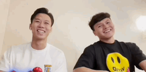 Mới đây nhất, bộ ba "sát gái" trong dàn cầu thủ đội tuyển Việt Nam đã có buổi giao lưu với NHM. Không phải là hình ảnh mặc đồng phục bóng đá quen thuộc như mọi khi, nay các anh diện áo thun đơn giản, nhiêu đó thôi cũng đủ hút fangirl ầm ầm.