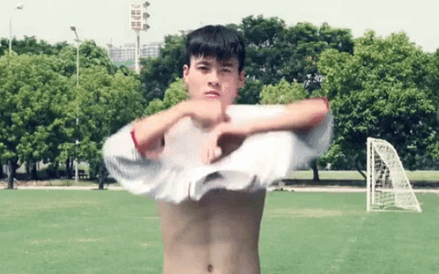 Chiều lòng mọi người bằng một bức ảnh cận cảnh body vô cùng chất lượng của chồng "công chúa béo" Quỳnh Anh.