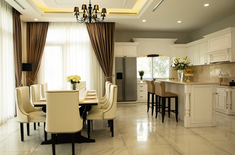Khu vực bếp ăn được MC Thanh Mai sắp đặt gọn gàng với cửa sổ nhiều ánh sáng. Ảnh: FBNV