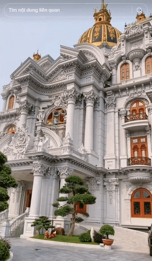Được biết, tòa lâu đài này của một đại gia ở Hải Dương, trị giá lên đến 400 tỷ. Ông đã mất 4 - 5 năm mới có thể hoàn thiện được dinh thự của mình. Đây là nơi cả gia đình của ông đang sinh sống.