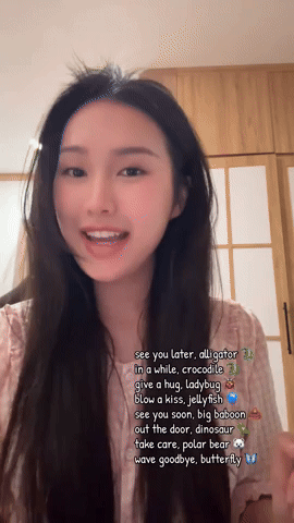 Không chỉ gây ấn tượng bởi gương mặt khả ái và phong cách trình bày thân thiện, Hải My còn chinh phục khán giả bởi giọng hát ngọt ngào, nhẹ nhàng như "giọng công chúa". Đặc biệt, phát âm tiếng Anh của cô được khen là chuẩn, rõ ràng và dễ nghe – một yếu tố quan trọng trong việc dạy trẻ học ngôn ngữ mới.