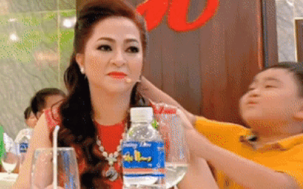 Mới đây, một khoảnh khắc ít khi bắt gặp của Hằng Hữu và bà Nguyễn Phương Hằng bất ngờ được đào lại khiến dân tình không khỏi quan tâm.