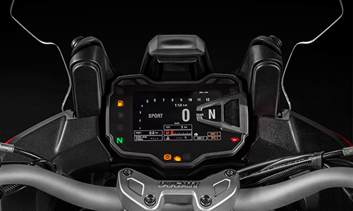 Về công nghệ, Ducati lần đầu tiên kết nối Biker – Internet – Multistrada thông qua DMS. Sử dụng công nghệ Bluetooth hiện thị trên màn hình mầu TFT thông qua cụm công tắc thông minh.