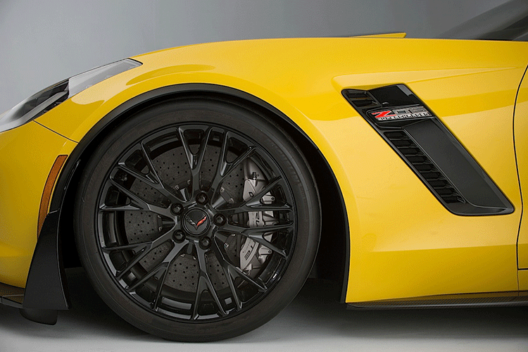 Gói phụ kiện Z07 Performance Package với bộ phanh bằng gốm – các-bon và gói body kit tăng tính khí động học có thể điều chỉnh cũng có mặt.
